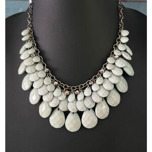 Vtg Layered Bib Statement Necklace Women's 17" Light Green Teardrop Lucite Beads